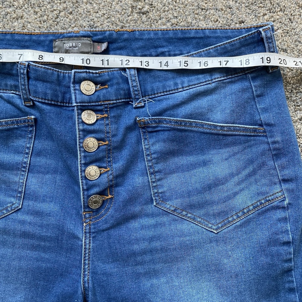 Torrid Wide Leg Cropped Jeans Size 14 Blue Medium Wash Button Fly High Rise - Picture 5 of 9
